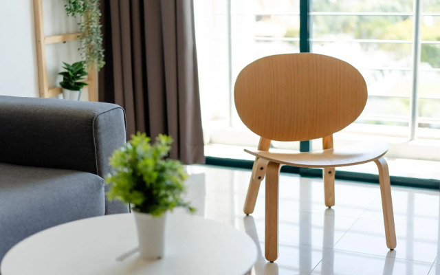 Golden View Serviced Apartment