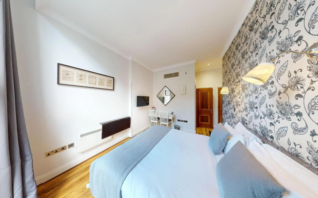 Hotel 82 London