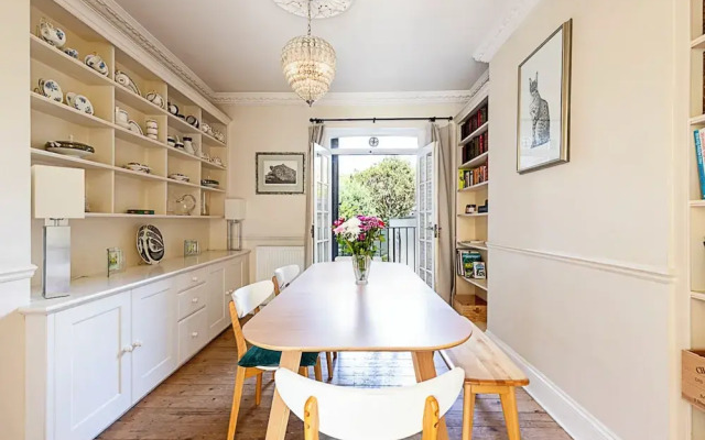 Charming London Retreat