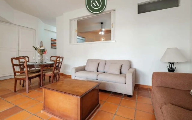 Amazing 2 BR Condo - Private Terrace - Pool