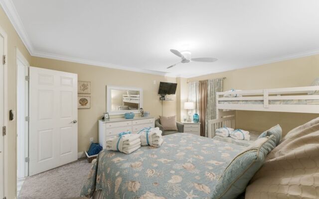 Stunning 2/2 Designer Condo w Coastal Appeal Right on the Gulf!