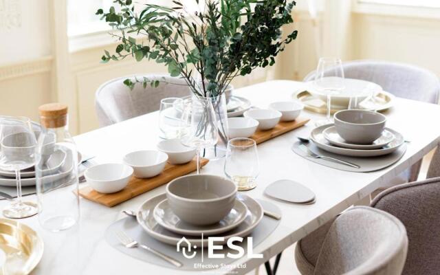 Entire Luxury Apartment Block - Sleeps 18 - Overlooking Shrewsbury Square