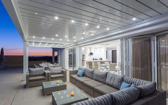 Goldeneye Luxury 6 Bedroom Villa With Infinity P