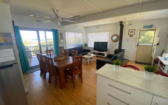 Carrickalinga SeaHaven: Coastal Escape-4BRM - 29 Riverview Drive