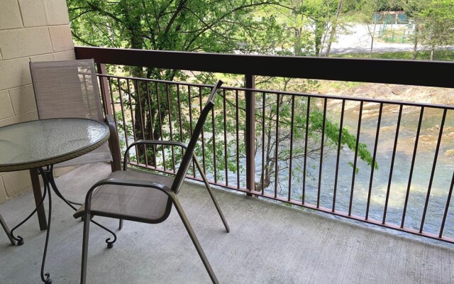 Cedar Lodge 102