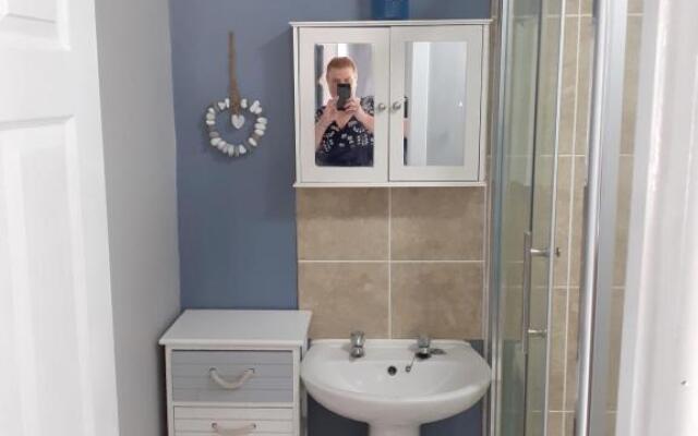 Admirals Apartment sleeps 4 adults 2 children EV Point