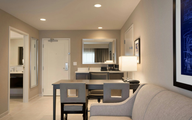 Embassy Suites by Hilton Kansas City Olathe
