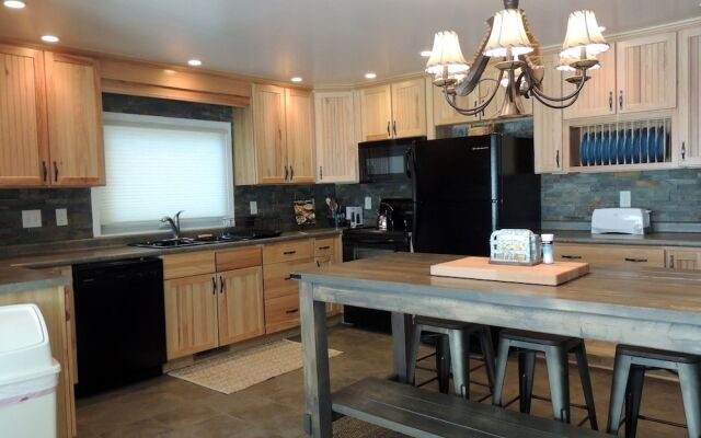 Allure Of The Lake 3 Bedrooms 2 Bathrooms Home