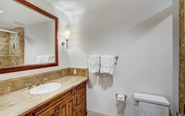 Arrabelle Luxury 4 BR Condo- Close To The Mountain by RedAwning - Save 20% on 7+ Nights!