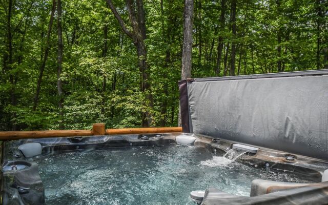 Hemlock Hideaway 6 Bedroom House