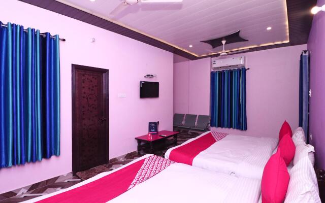 OYO 13686 Rudraksh hotel