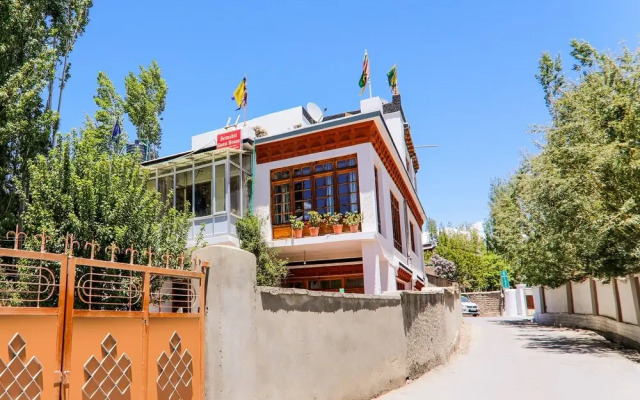 OYO 41662 Semskit Guest House