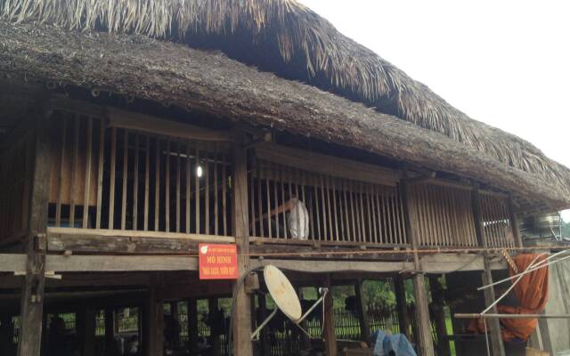 Thon Tha Tay Stilt House