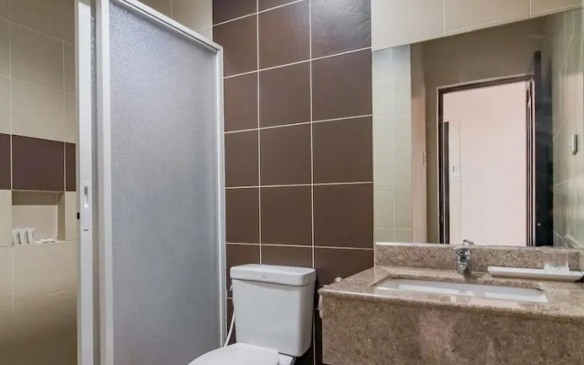 Main Hotel & Suites