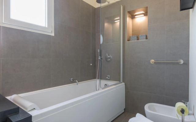 Panoramic Roof Apartment