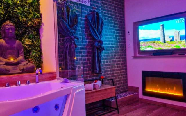 Eden SPA Et Cinema (Adults Only)