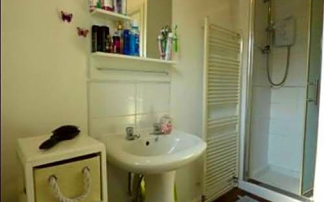 PC LODGE Kingswood ST PRESTON R1