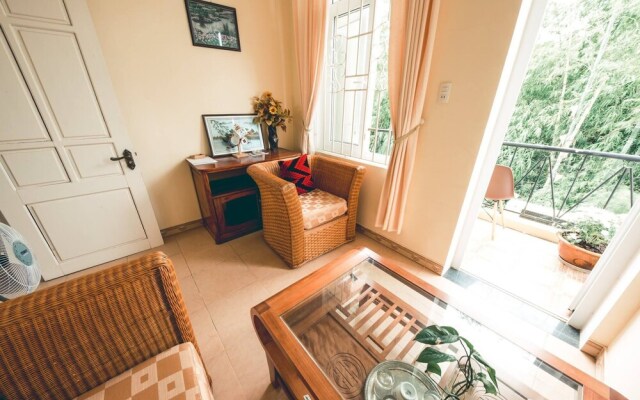 Hillside Homestay Hue - Triple Room top Apartment