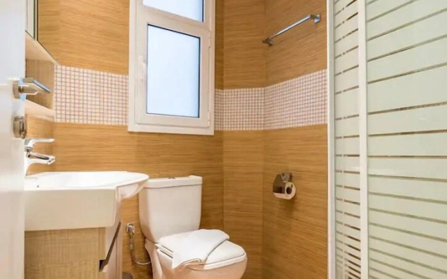 Downtown urban flat for 4 people in Plaka