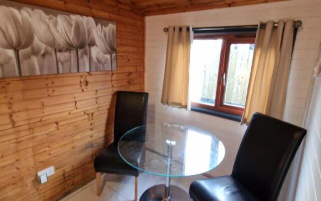 Otter 4 Hot Tub - HuntersMoon-Warminster-Bath-Salisbury