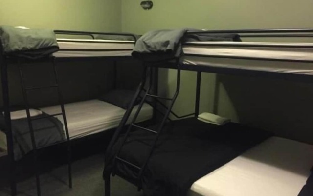 Tuatara Lodge - Hostel