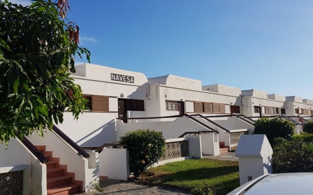 Luxury 2 bedroom APT 50 m from beach