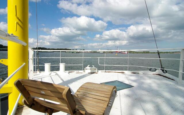 Authentic Ship with a stunning view!