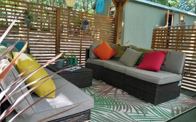 Little Greenwood Shepherd Hut - Sleeps 2