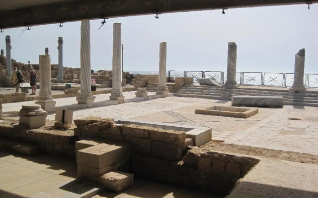 Toscana in Caesarea