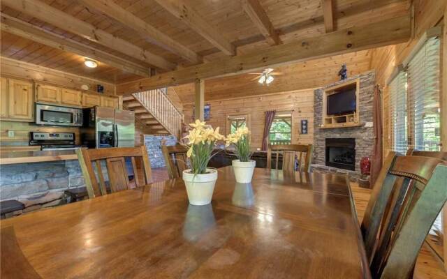 Triple Mountain View - Three Bedroom Cabin