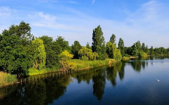 Modern studios Close to Hyde Park