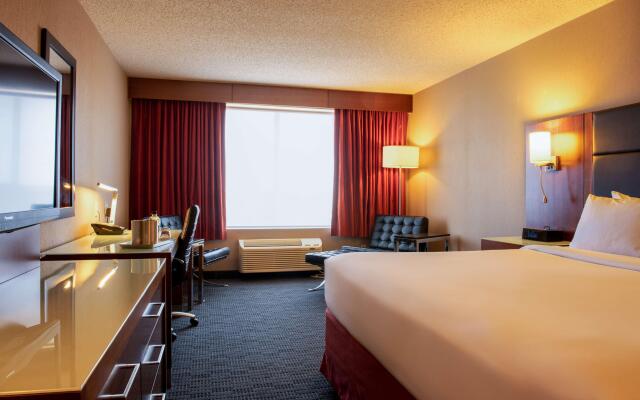 Radisson Hotel & Suites Fort McMurray