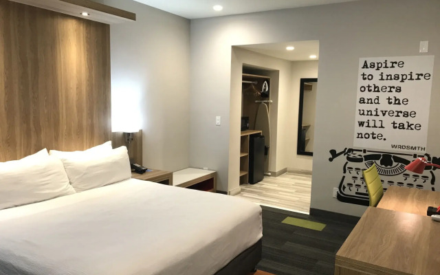 Rodeway Inn near Melrose Ave