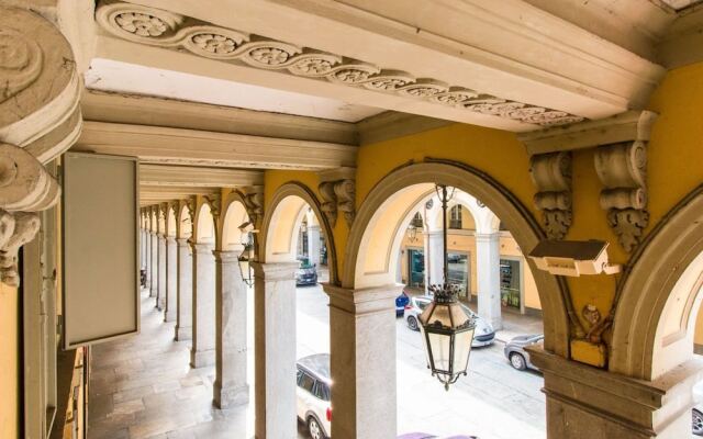 Porta Nuova Central Flat with Balcony