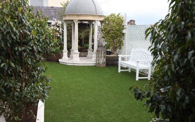 Greville Arms Hotel