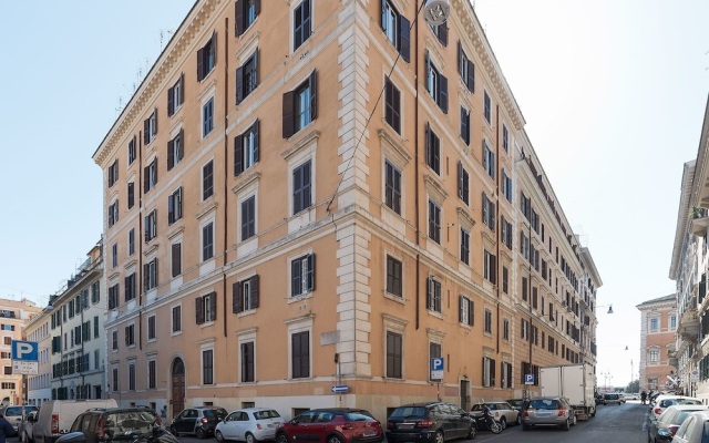 San Giovanni & Colosseo Roomy Flat