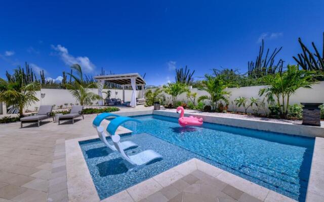 NEW Listing Stunning Island Getaway With Pool!