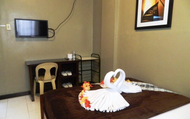 Candice Lucy Hotel