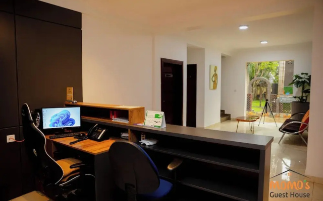 Momo's Hotel
