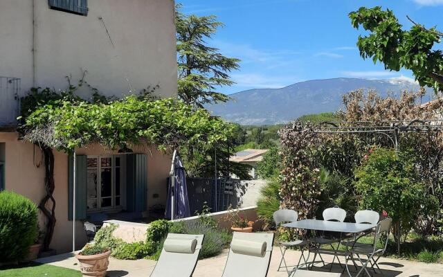 Characteristic Country House With Private Pool and Views of the Mont Ventoux