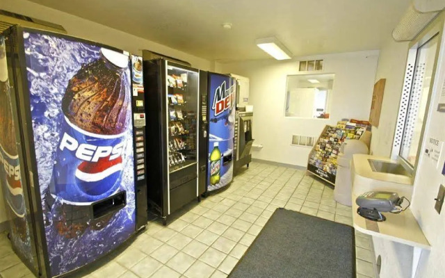 Motel 6 Manhattan Kansas