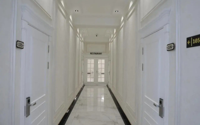 Status Hotel