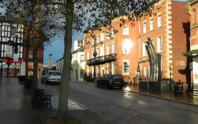 The Glyndwr - Berwyn House Central Wrexham