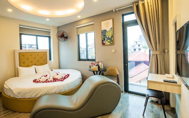 Golden hotel