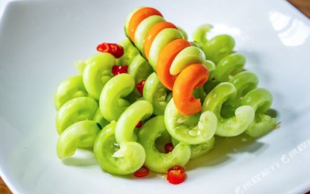 Zhenbaoding Hotel (Leshan Jiaxing Road Food Street Store)