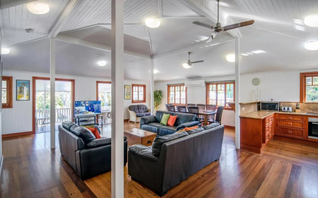 Island Adventure Holiday House