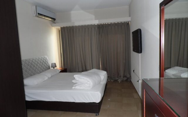 Blue Weiss Hotel
