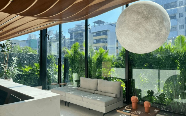Hyde Park Terrace - by Living