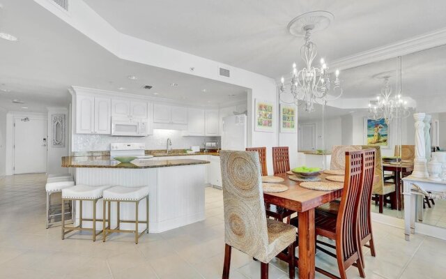 Beachfront Condo w/ View & Pool, Sleeps 8