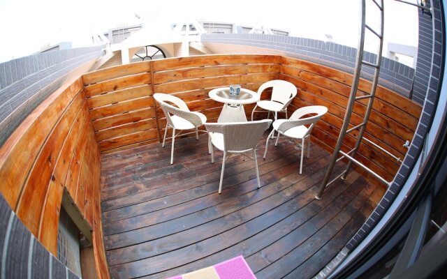 Starry Night Laurel Hotel